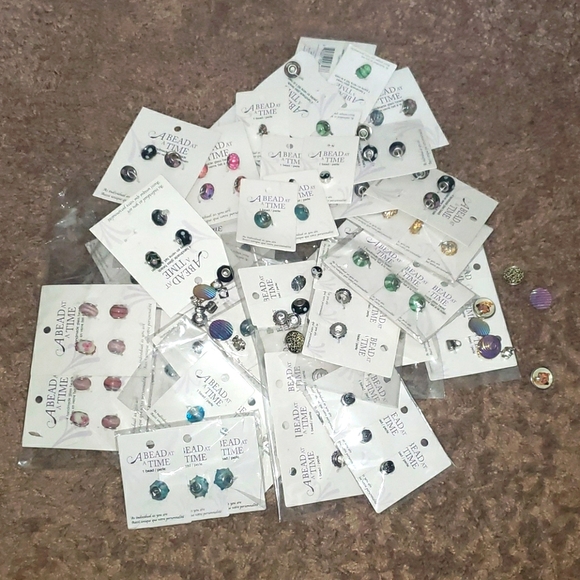 A Bead At A Time Lot of 100+ Beads - Picture 1 of 4